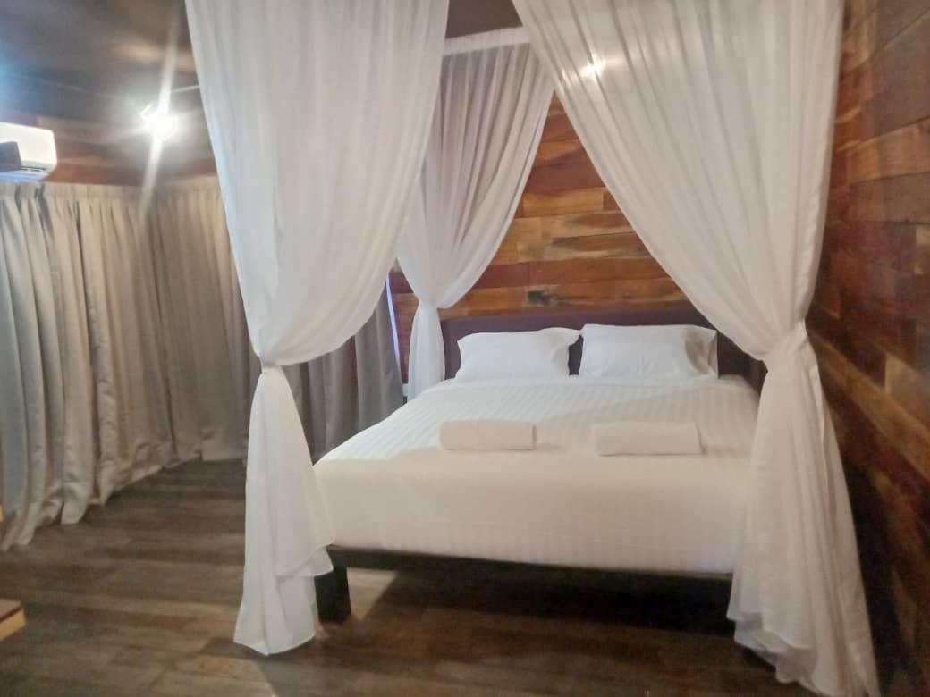 Utan Teluk Nipah Vila Pekan Pangkor Exterior foto